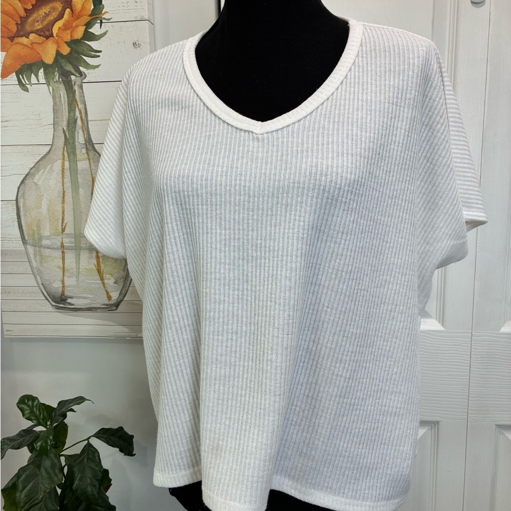 Zenana Outfitters White Ribbed Short Sleeve Top.  NWOT